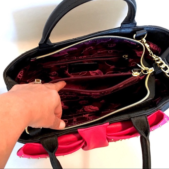Betsey Johnson Quilted Heart Blk Purse Fuchsia Bow - Picture 6 of 8
